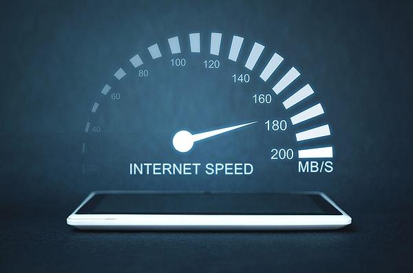 Gelişmiş ülkeler son yıllarda 5G teknolojisiyle birlikte süper hızlı internet kullanmaya başladı.