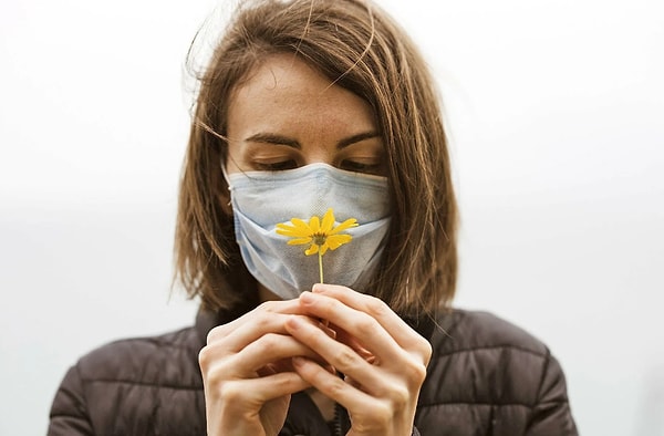 Потеря вкуса и обоняния — основные симптомы COVID-19