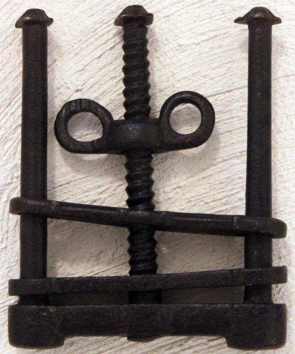 3. 'Başparmak işkence aleti' olarak bilinen bu kanatlı vida, Orta Çağ'da mahkumlardan itiraf almak için kullanılıyordu.
