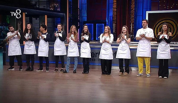 1. Ekranların sevilen yarışma programı MasterChef Türkiye, uzun zamandır ilgiyle izleniyor. Geniş bir hayran kitlesine sahip olan programda geçtiğimiz günlerde final mücadelesi yaşandı. Bu senenin şampiyonu ise Metin Yavuz oldu. MasterChef Türkiye, ünlüler özel bölümüyle bu hafta ekranlara gelecek.