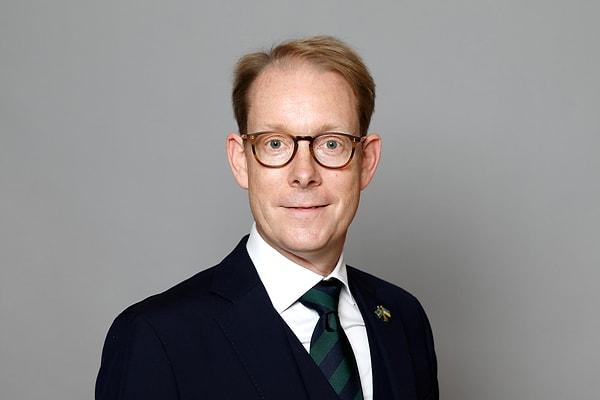 İsveç Dışişleri Bakanı Tobias Billström sosyal medyadan yaptığı açıklamada, "Seçilmiş bir başkana yapılanlar iğrenç" ifadesini kullandı.