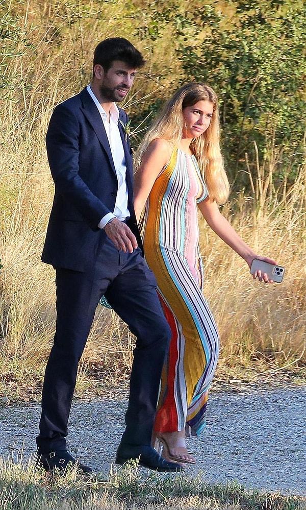 Shakira ile ayrılıklarının üzerinden birkaç ay geçen Gerard Pique, 23 yaşındaki yeni sevgilisi Clara Chia Marti ile bu sefer de bir düğüne katılırken görüntülenmişti.
