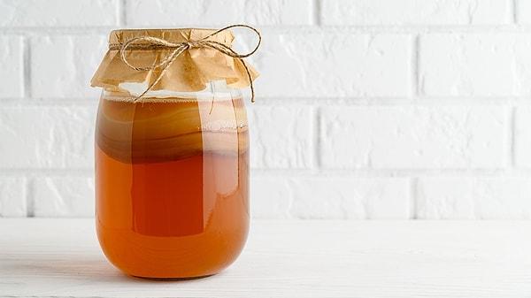 Siyah ya da yeşil çayın mayayla fermente edilmesiyle elde edilen sirkemsi içeceğin adı nedir?