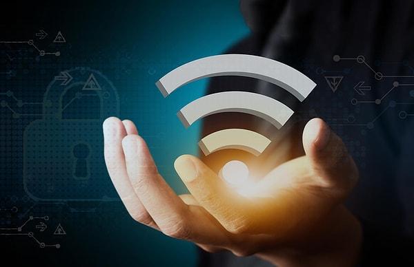 3. İnternetsiz bir tatil düşünülemeyeceğine göre ilk işlerden biri otelin Wi-Fi şifresini edinmek olacaktır.