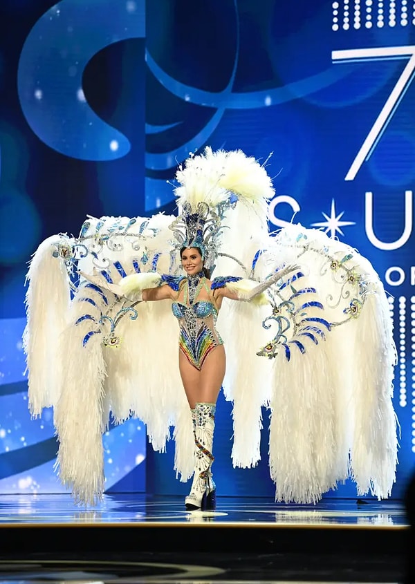 Мисс Аргентина Барбара Кабрера и ее костюм, вдохновленный водопадами Игуасу