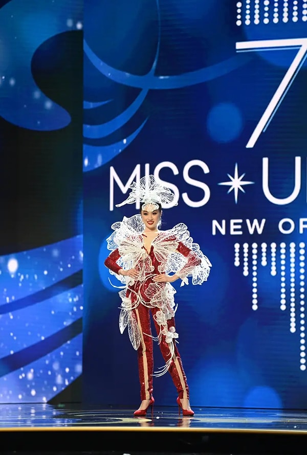 Мисс Сингапур Карисса Яп вышла в костюме, напечатанном на 3D-принтере