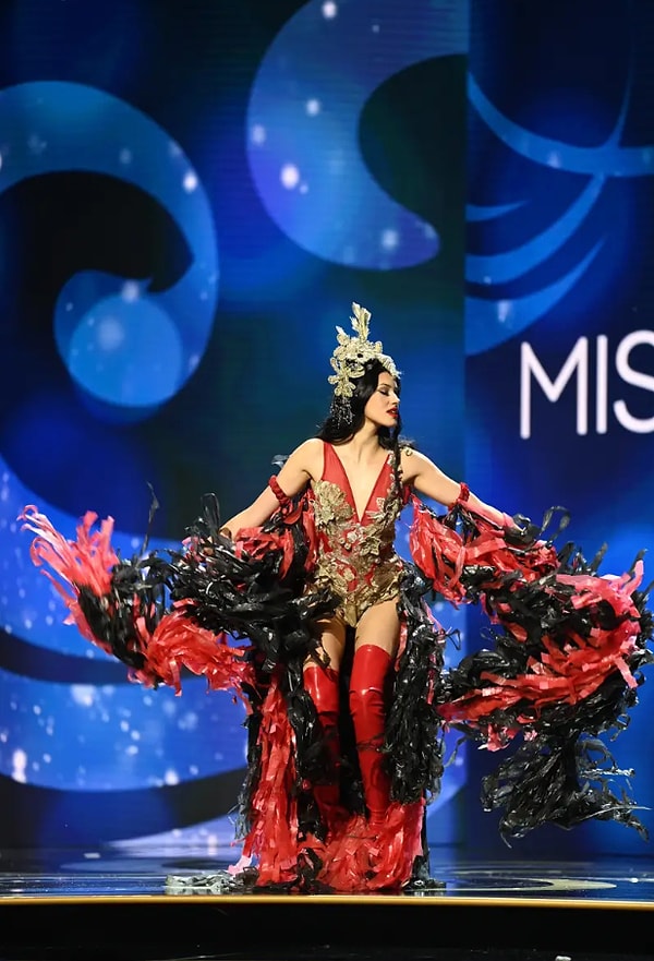 Мисс Турция Алейна Ширин вышла в костюме из переработанного материала