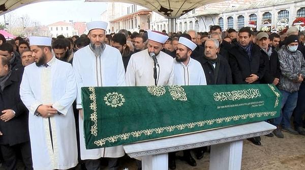 Türk halk müziğinin önemli isimlerinden biri olan Çaçan, bugün ailesinin ve sevenlerinin eşliğinde Fatih Camii'nde kılınan cenaze namazıyla toprağa verildi.