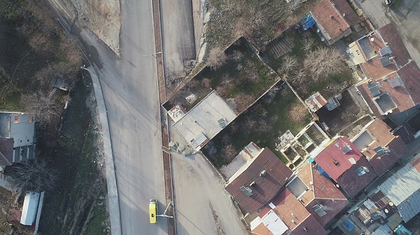 Merkeze bağlı Çatalçeşme Mahallesi'nde yaklaşık 1 yıl önce yol yapımına başlandı.