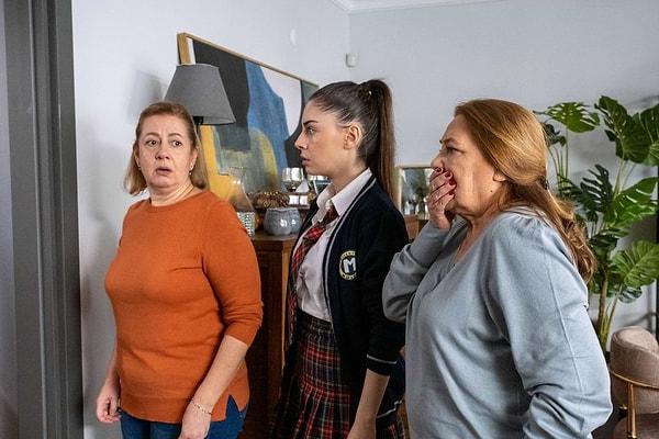 Show TV'nin sevilen dizisi Kızılcık Şerbeti'nin son bölümünde heyecan yine yüksekti. Yaşananların ardından gelecek hafta neler olacağı ise merak konusu oldu.