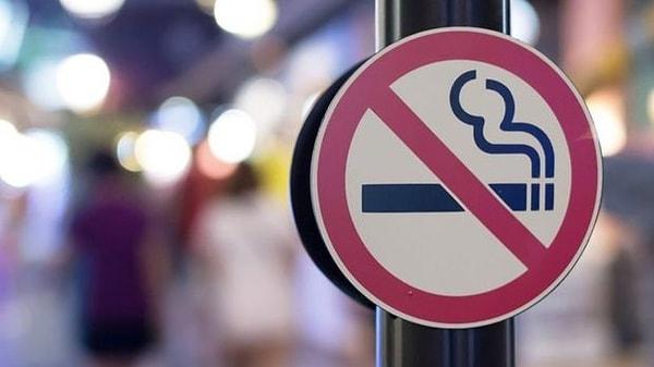 Hükümet, bar ve restoran gibi kapalı mekanlarda sigara kullanımını yasaklayan 2008 tarihli yasanın kapsamını tüm kamusal alanları kapsayacak şekilde genişletti.