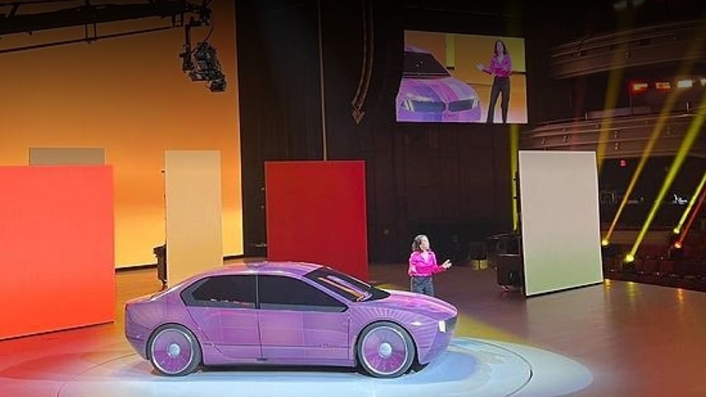 Bu Araba Renk Değiştiriyor! BMW i Vision Dee ile Tanışın!