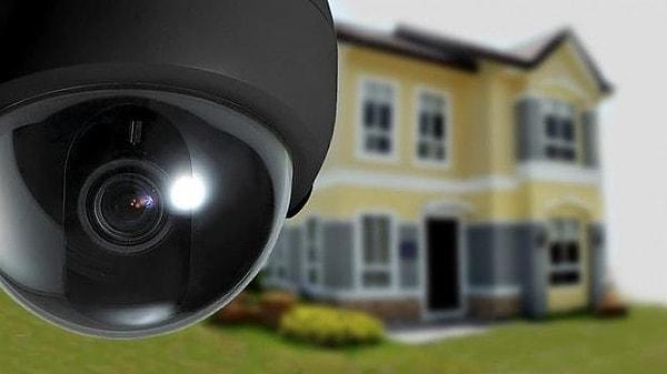 8. Evinize güvenlik ve kamera sistemleri taktırın.