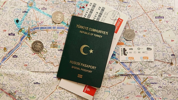 Eğer yeşil pasaport alacaksanız bordo pasaport için gerekli olan belgelerin yanı sıra şu belgelerden birini götürmelisiniz: