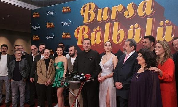 Filmin oyuncu kadrosunda pek çok başarılı isim var. Başrollerde Ata Demirer, Cem Gelinoğlu, Özge Özacar, Tarık Papuçcuoğlu ve Melek Baykal yer alıyor.