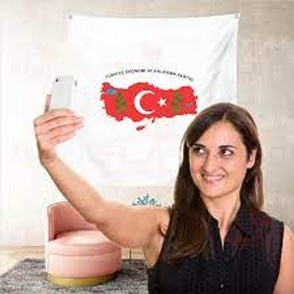Grafik tasarım tutkunlarına hitap eden Türkiye Ekonomi ve Kalkınma Partisi.