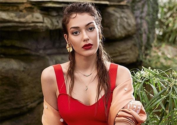 tv100.com’dan Arda Aşkın Aksoy’un haberine göre şampuan markası Clear'ın yeni yüzü olan Dilan Çiçek Deniz'in aldığı ücret ise dudak uçuklattı.