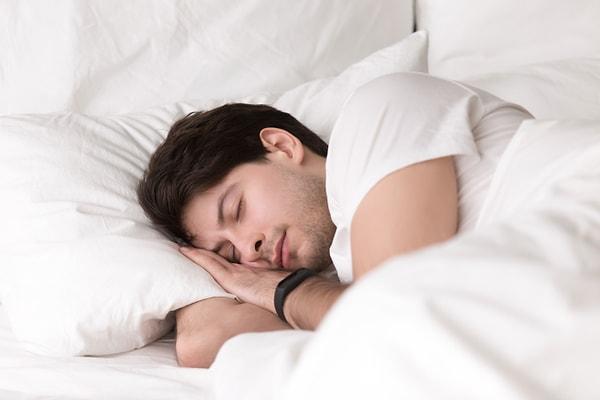 Yani uyumadan önce birkaç dakika ayırarak yapacağın basit hareketler, senin derin bir uyku içerisinde huzurlu bir gece geçirmeni sağlayacak.
