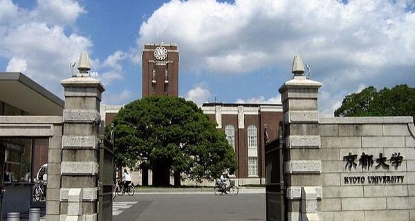 Japonya'da 807 üniversitenin 15'i (%1,85) dünyanın en iyilerinden ve ülkede işsizlik oranı yüzde 2,6 (Eylül 2022) oranında gerçekleşti.