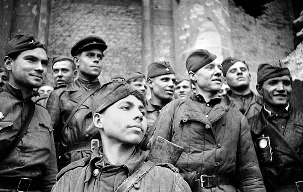 11. Какое изобретение, ставшее символом Победы в Великой Отечественной войне, принадлежит Михаилу Кошкину?