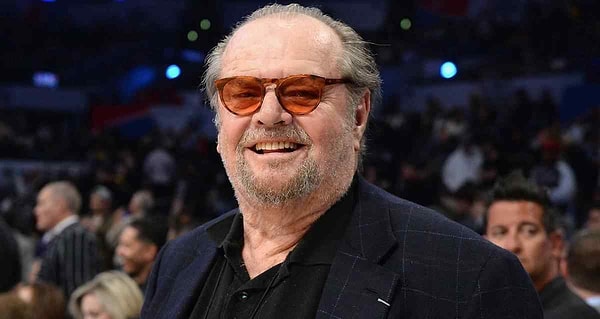 Oscar'da ve Altın Küre'de defalarca ödül alan başarılı oyuncu Nicholson'ın beş çocuğu var. Ve yine söylentilere göre eve kapanan ünlü aktör yalnızca çocuklarıyla görüşüyor.