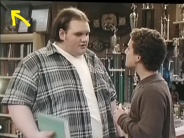 27. Bu Boy Meets World'ün bu sahnesinde mikrofonu görebilirsiniz.