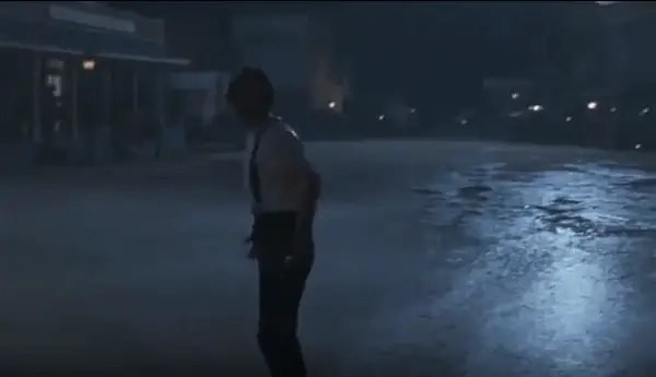 28. Tombstone'daki bu sahnede sadece Wyatt'a yağmur yağdığını görebilirsiniz.