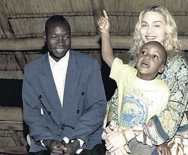 Şimdi gelelim Madonna'nın evlatlık çocuklarına... Şarkıcı ilk kez 2006 yılında Malavi'ye gelerek sıtma gibi hastalıklarla boğuşan 13 aylık David Banda isimli erkek çocuğunu evlatlık edindi.