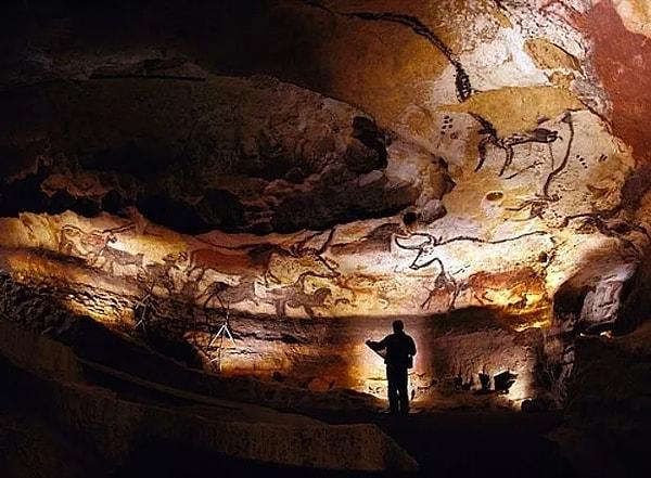 4. Lascaux Mağarasındaki resimler