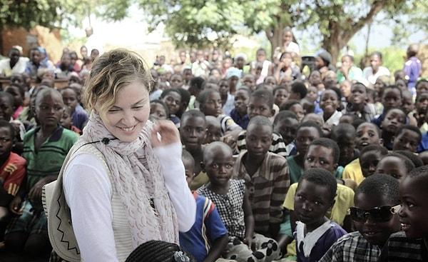 Madonna'nın ayrıca 2012 yılında Malavi yetkililerinden izin almadan 10 okul inşa etmek istemesi, ülkenin Eğitim Bakanlığı tarafından tepkiyle karşılaşmış.