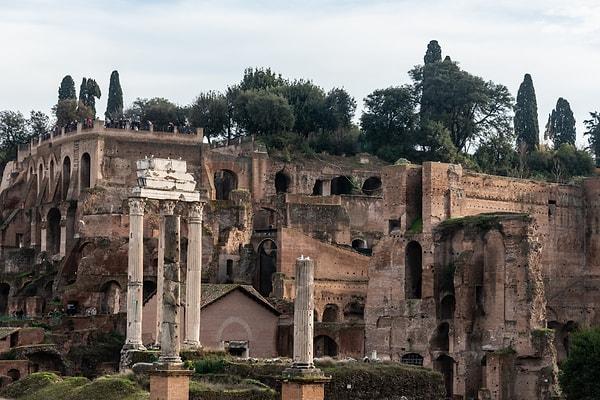 Pompei şimdiye kadar en iyi korunmuş Antik Roma şehridir ve Roma kültürü ve medeniyetinin gelişimi hakkında eşsiz fikirler verir.