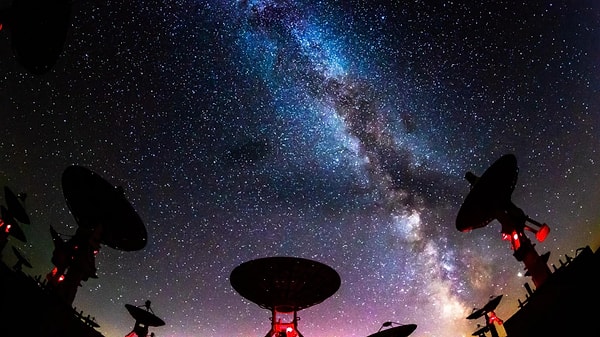 Gök bilimciler 8,8 milyar ışık yılı uzaklıktaki hidrojen sinyalini tespit etti.