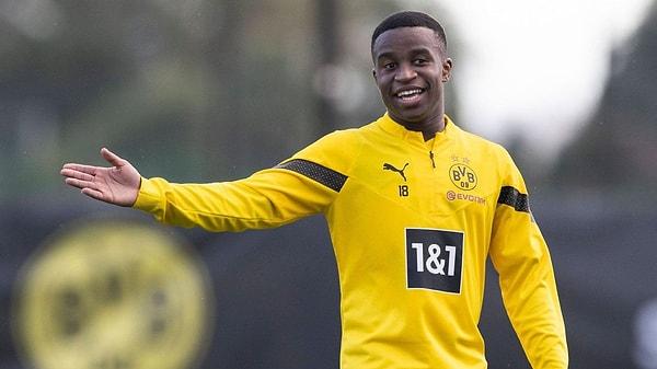 30 Haziran'da sözleşmesi bitecek olan Moukoko, Dortmund'la yeni sözleşme imzalayacak olsa da Premier Lig ekipleri Chelsea ve Newcastle, oyuncunun durumunu yakından takip ediyor.