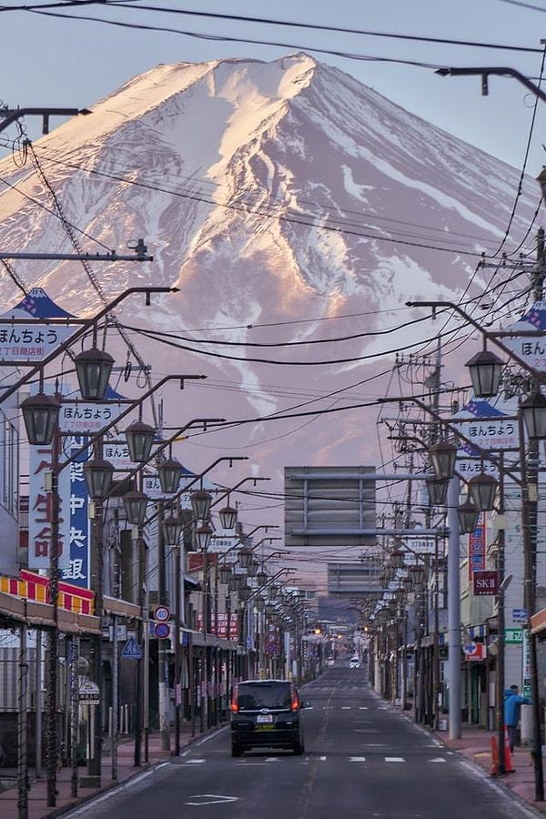 1. Fuji Dağı'nın yanındaki kasaba: