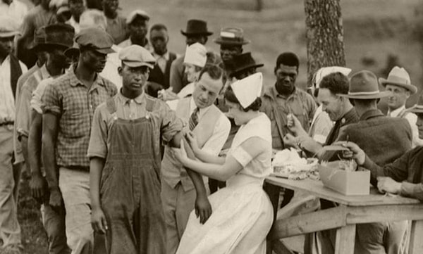 Tuskegee frengi deneyi, Alabama, Tuskegee bölgesinde mevsimlik tarım işçisi olarak çalışan siyahilerin üzerinde gerçekleştirilen ve penisilinin frengi hastalığına karşı etkisini ölçmeyi hedefleyen çalışmalardan meydana geldi.