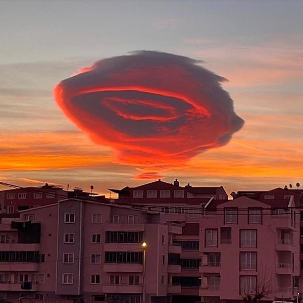 9. Bursa'da oluşan ilginç şekilli bulut: