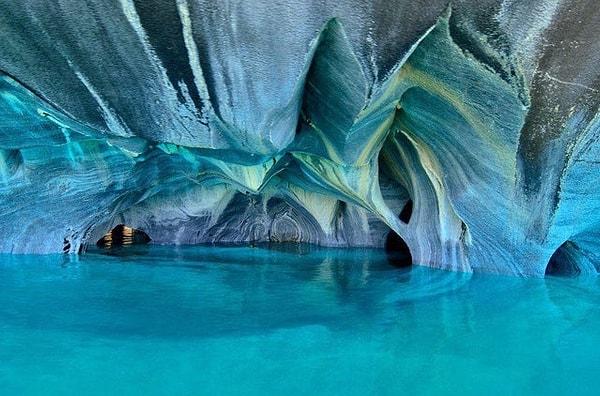 11. Patagonya'nın donuk mağaralarından bir manzara...