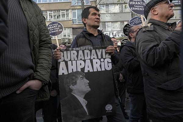 Katılımcılara Hrant Dink'in öldürüldüğü saat olan 15:00’te “Biz Ermenilerin bu topraklarda gözümüz var. Var, çünkü kökümüz burada. Ama merak etmeyin bu toprakları alıp gitmek için değil, bu toprakların gidip dibine girmek için” sözleri dinletildi.