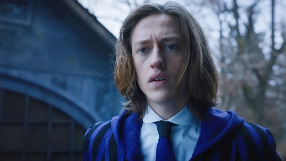 Звезду сериала «Уэнсдэй» обвинили в изнасилованиях девушек