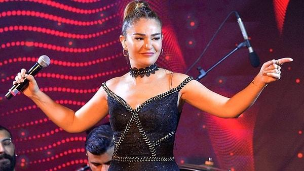 Şarkıcı Derya Bedavacı, dün akşam Kocaeli'nin İzmit ilçesinde bir eğlence mekânında sahne aldı.