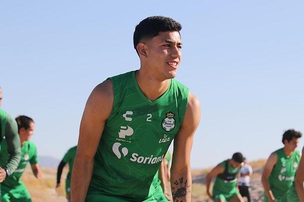 18. Galatasaray'da sol beke yeni aday 20 yaşındaki Meksikalı Omar Campos. (Metin Karabaş)