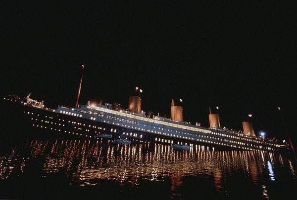 4. James Cameron, Titanik'in replikasını batırırken - Meksika, 1996: