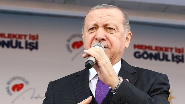 Temel gıdaya ulaşımda yaşanan krizler üzerine “Patates, soğan, domates, sivri biber. Hepsini verdik. Bizden bir şey beklemeyin” sözleriyle vatandaşa seslenen Erdoğan'a karşı Akşener'in; “Patates, soğan; güle güle Erdoğan” sözlerine yer verildi.