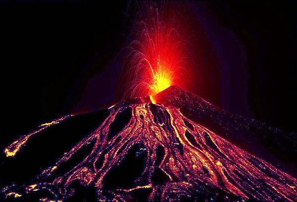 4. Dünya üzerinde yaklaşık 600 aktif volkan bulunuyor.