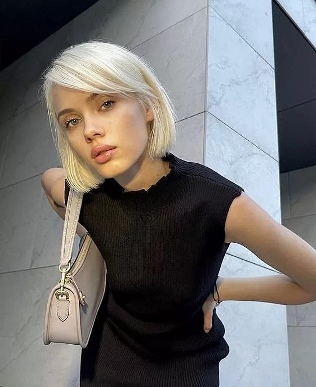The Bob model, which is evident with light tones in addition to the dark color, will raise your aura as well as being a complementary part of your outfits.