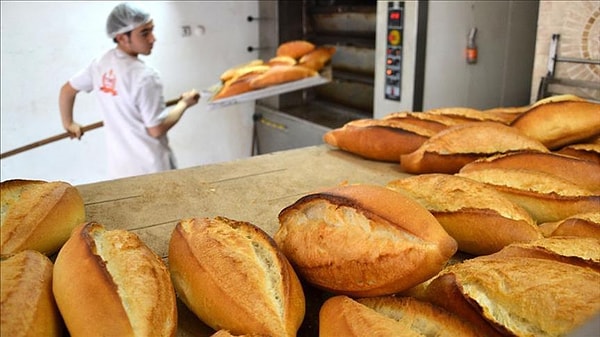 Çetin, İstanbul'da 200 gram ekmeğin 5 liradan satıldığını, maliyetinin ise tüm giderler dahil 4,5 ile 4,80 lira arasında olduğunu kaydetti.