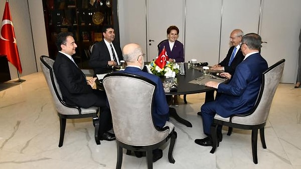 Fotoğraf kısa sürede binlerce beğeni alırken, yorumlarda tartışma yine Kılıçdaroğlu'nun cumhurbaşkanlığı adaylığıyla ilgili.