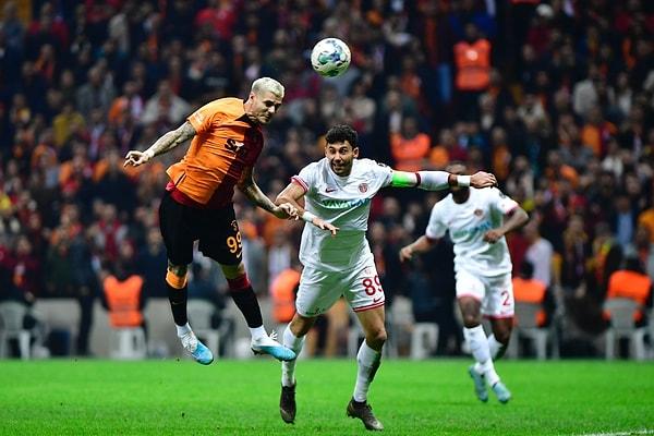 Spor Toto Süper Lig'in 20. haftasında Antalyaspor'u konuk eden Galatasaray, rakibini 2-1 mağlup ederek galibiyet serisini resmi maçlardaki 12 maça çıkardı.