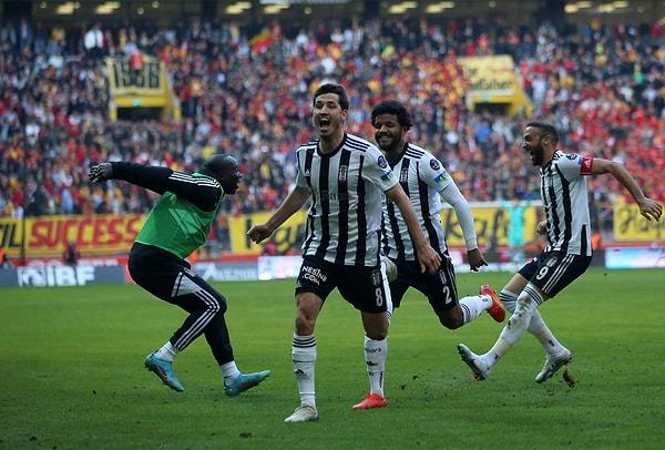 42. dakikada Salih Uçan'ın farkı 2'ye çıkarmasıyla rahatlayan Beşiktaş, ikinci yarıda kalesini gole kapatmayı başararak 3 puanı hanesine yazdıran taraf oldu.