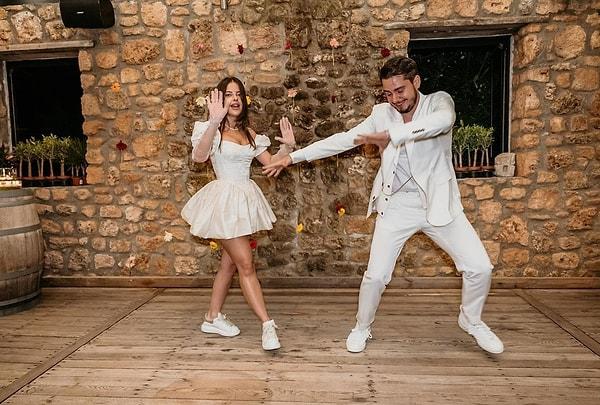 Hatta bilmem hatırlar mısınız ama nişanları esnasında yaptıkları dans gösterisi sosyal medyada viral olmuştu.